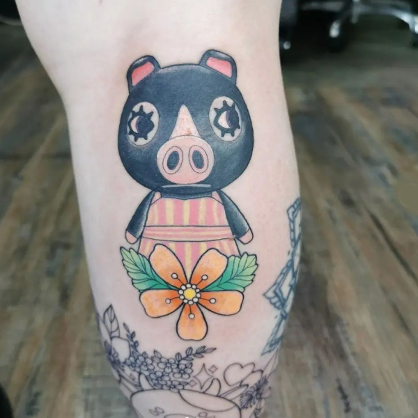 Dazzling old-school pig tattoo