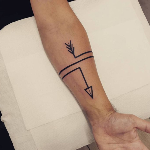 Stunning arrow armband tattoo design