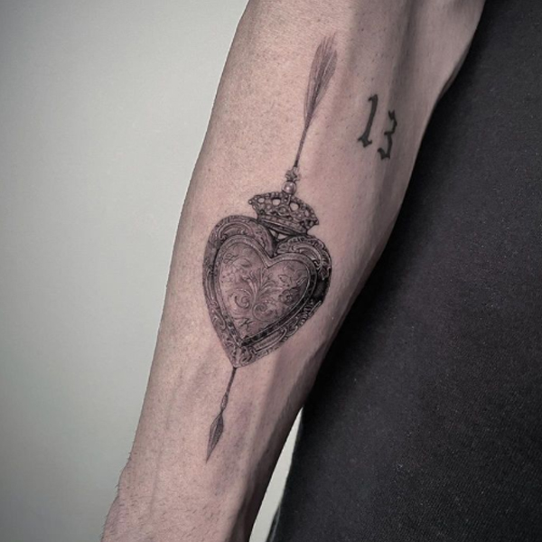 Stunning arrow and antique small heart tattoo design