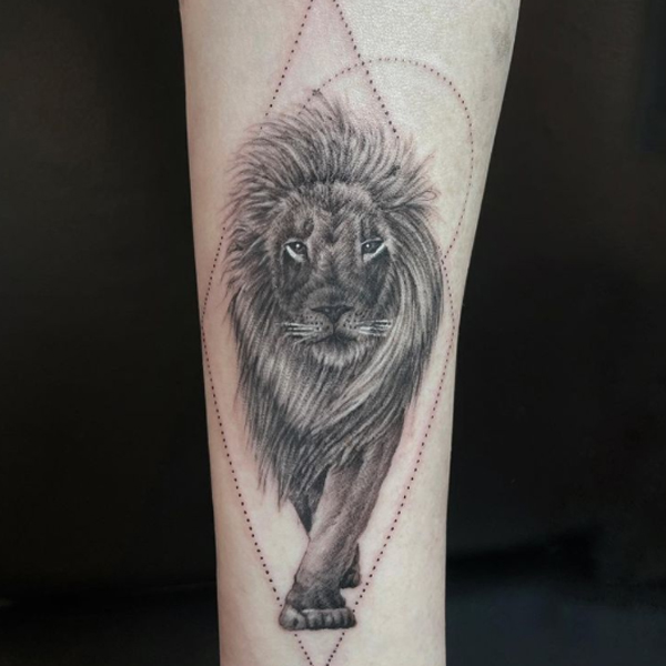 Superb black and grey lion small tattoo for hand